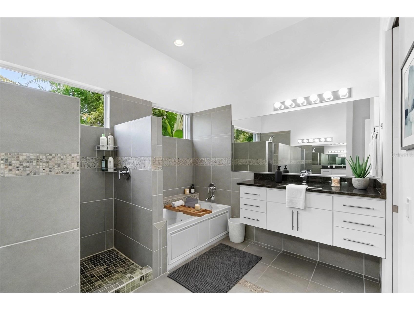 1751 Hawthorne Street Sarasota FL 34239 A4689684 image28