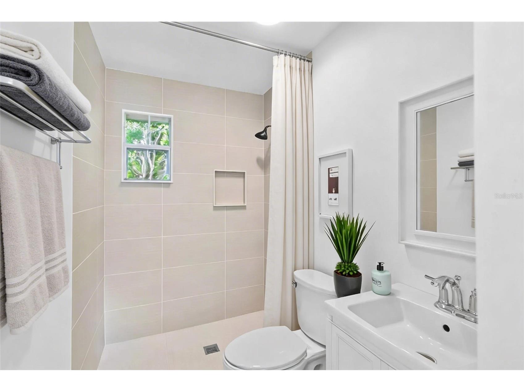 1751 Hawthorne Street Sarasota FL 34239 A4689684 image34