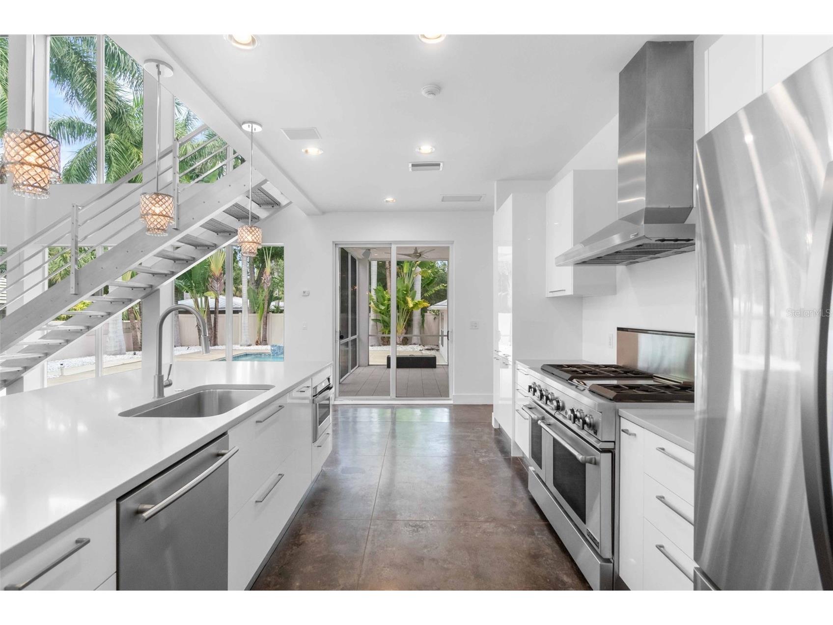 1751 Hawthorne Street Sarasota FL 34239 A4689684 image8
