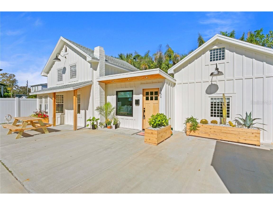 1751 Massachusetts Avenue NE Saint Petersburg FL 33703 U8231261 image1