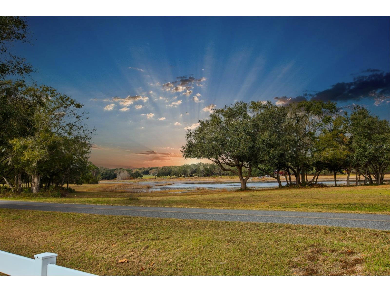 17520 SE 159th Terrace Weirsdale FL 32195 G5106092 image1