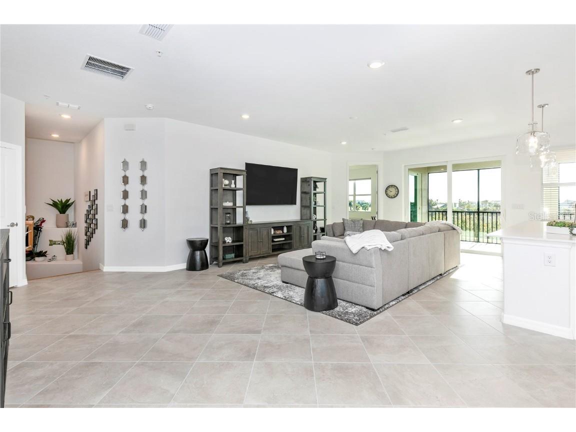 17560 Boracay Court #202 Venice FL 34293 N6137372 image4