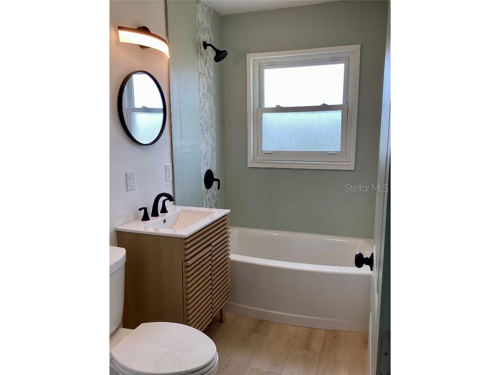 1757 Mova Street Sarasota FL 34231 A4674465 image10