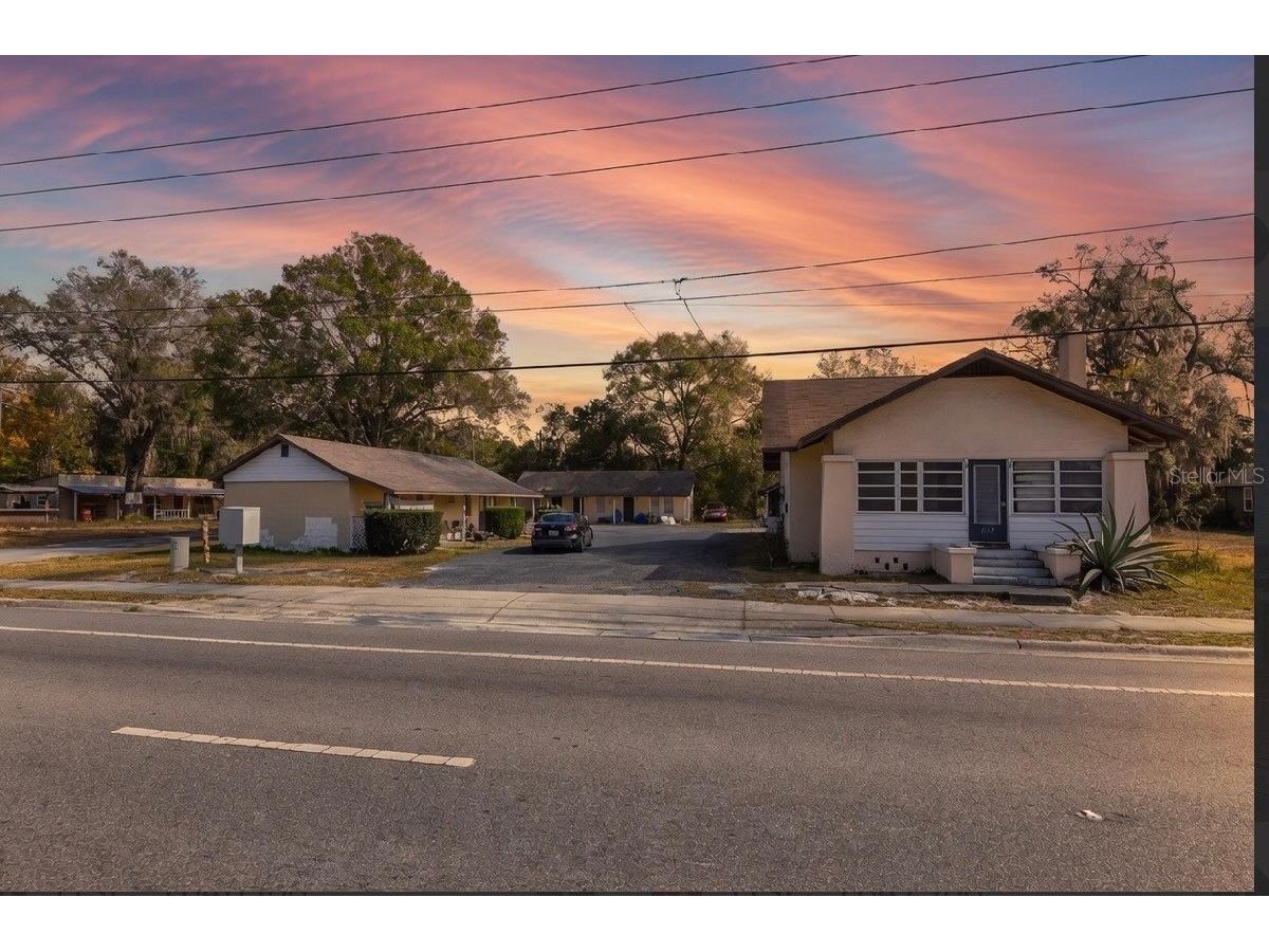 1757 N Woodland Boulevard Deland FL 32720 V4947084 image1