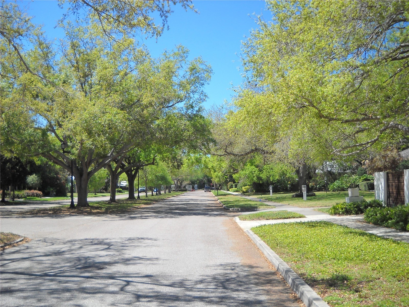 1759 Cherokee Drive Sarasota FL 34239 A4686885 image1