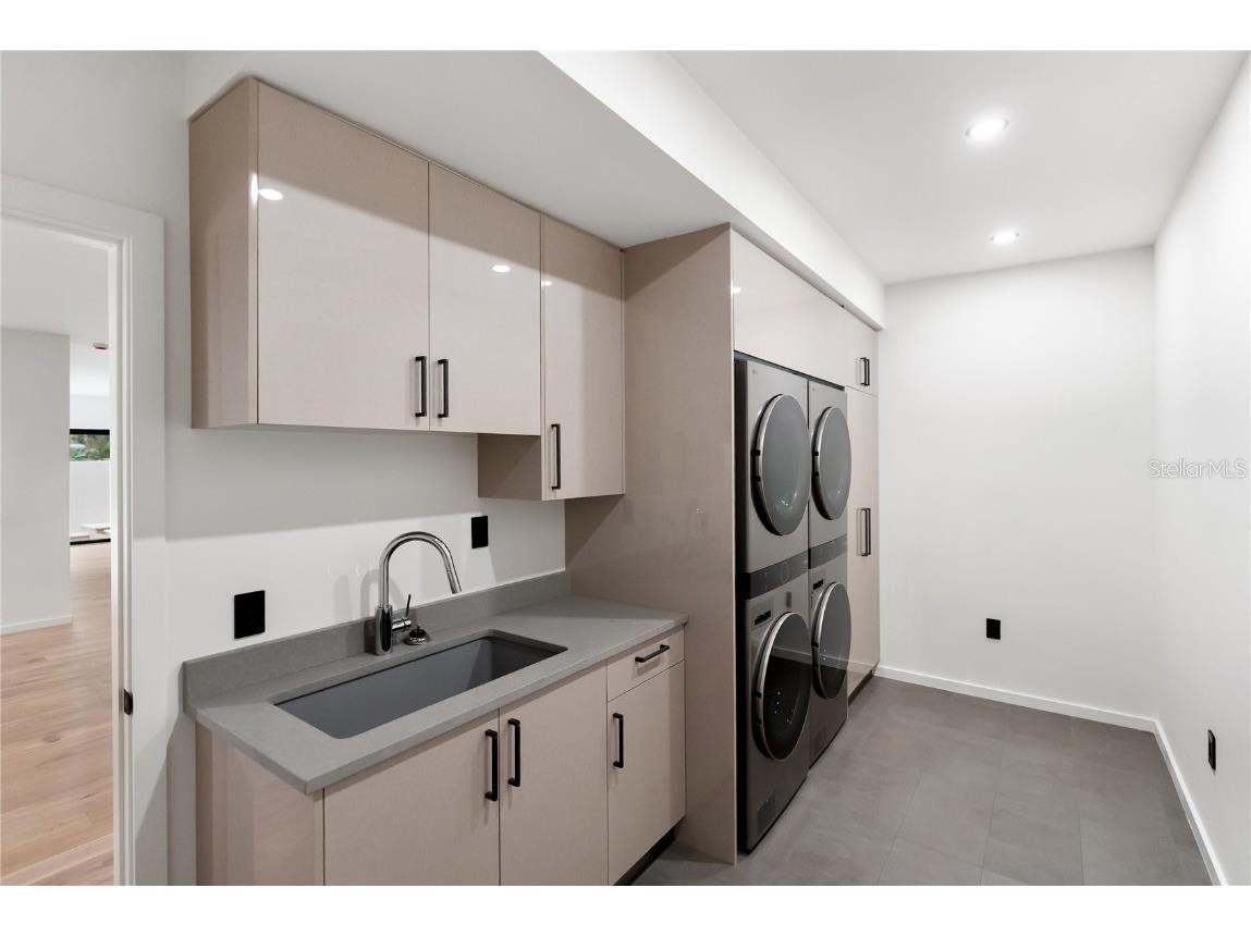 1759 Waldemere Street Sarasota FL 34239 A4666725 image30