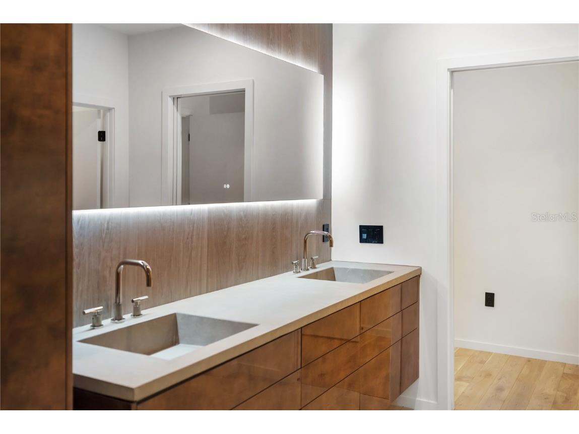 1759 Waldemere Street Sarasota FL 34239 A4666725 image46