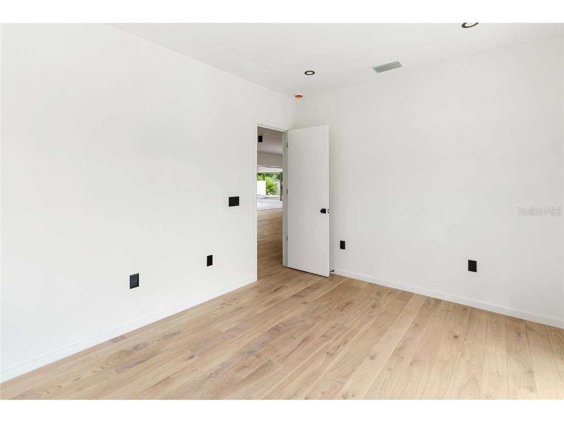 1759 Waldemere Street Sarasota FL 34239 A4666725 image54