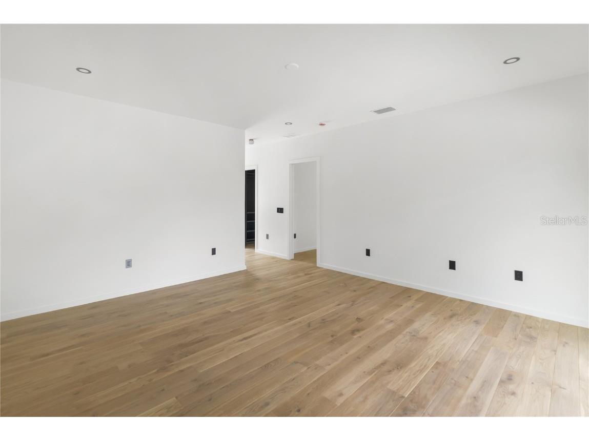 1759 Waldemere Street Sarasota FL 34239 A4666725 image62