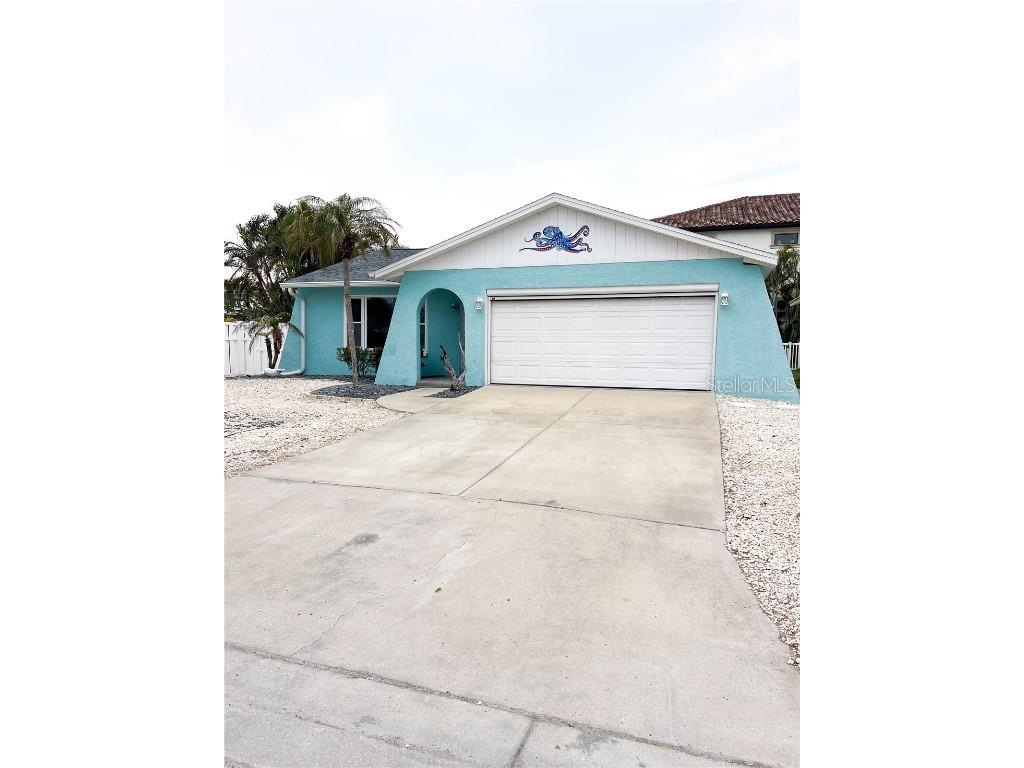 17594 1st Street E Redington Shores FL 33708 TB8338603 image1