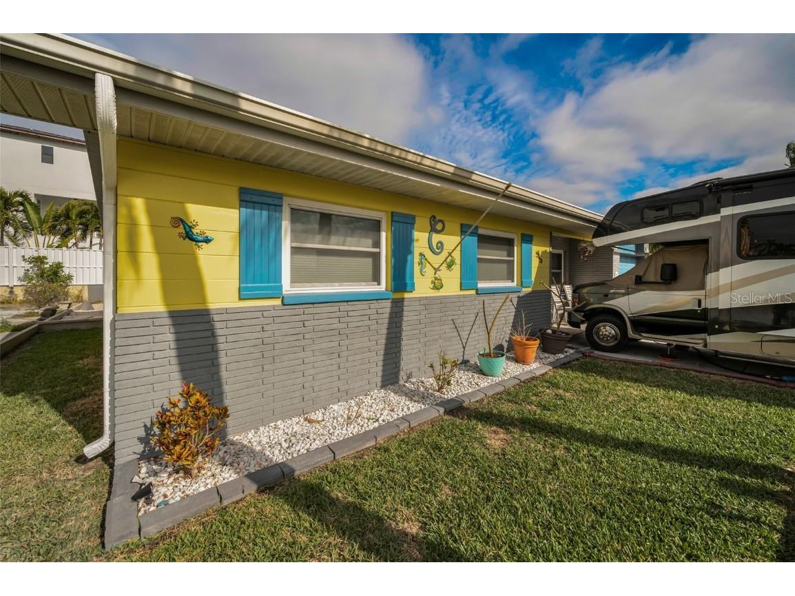 176 175th Avenue E Redington Shores FL 33708 TB8338468 image1