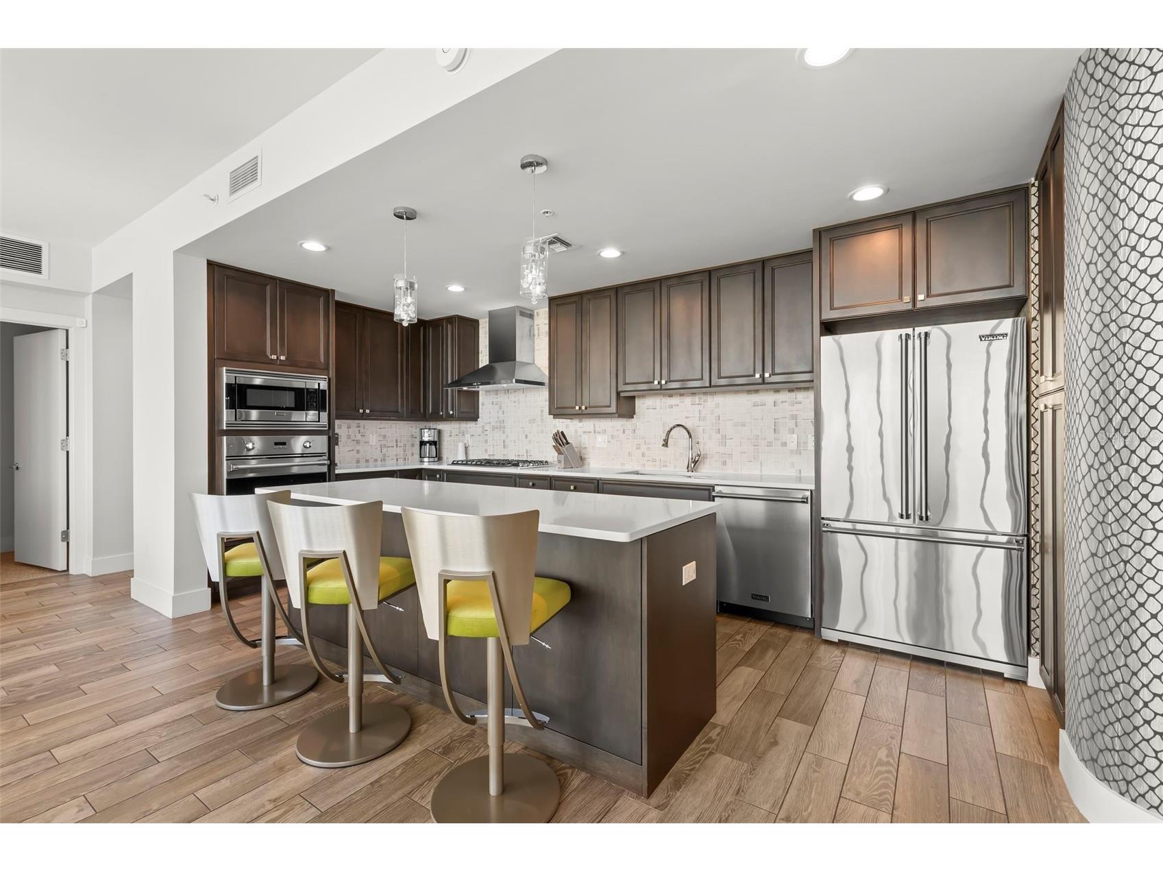 176 4th Avenue NE #1102 Saint Petersburg FL 33701 TB8495722 image8