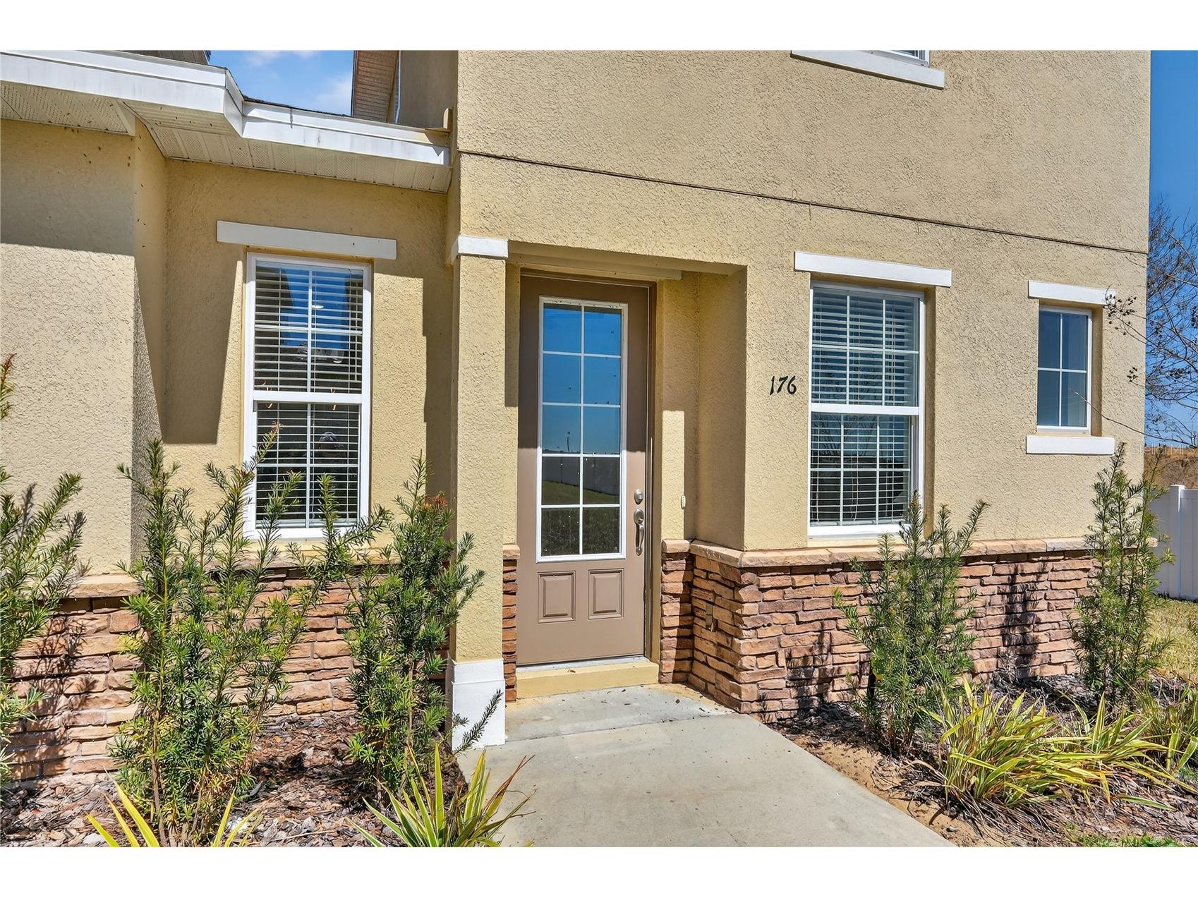 176 Holly Village Drive Davenport FL 33837 V4948143 image2