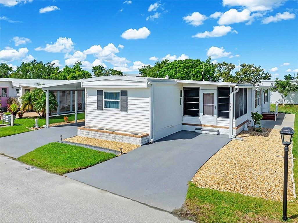 176 W Manatee Loop Punta Gorda FL 33950 C7515469 image1