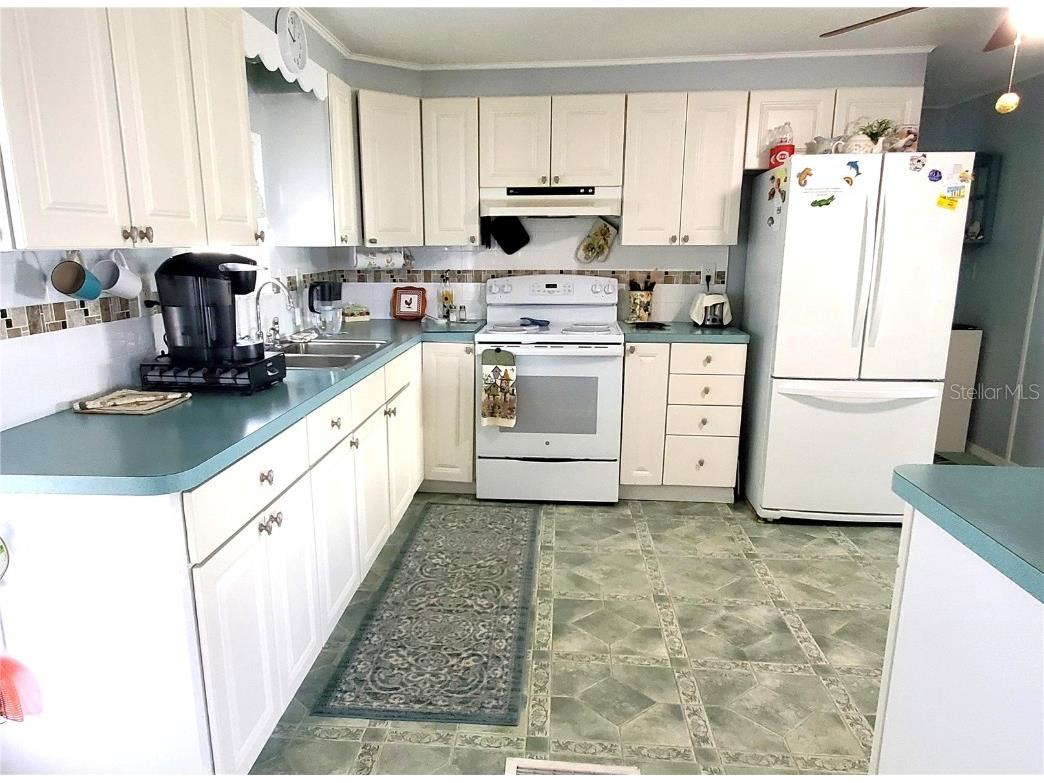 176 W Manatee Loop Punta Gorda FL 33950 C7515469 image10