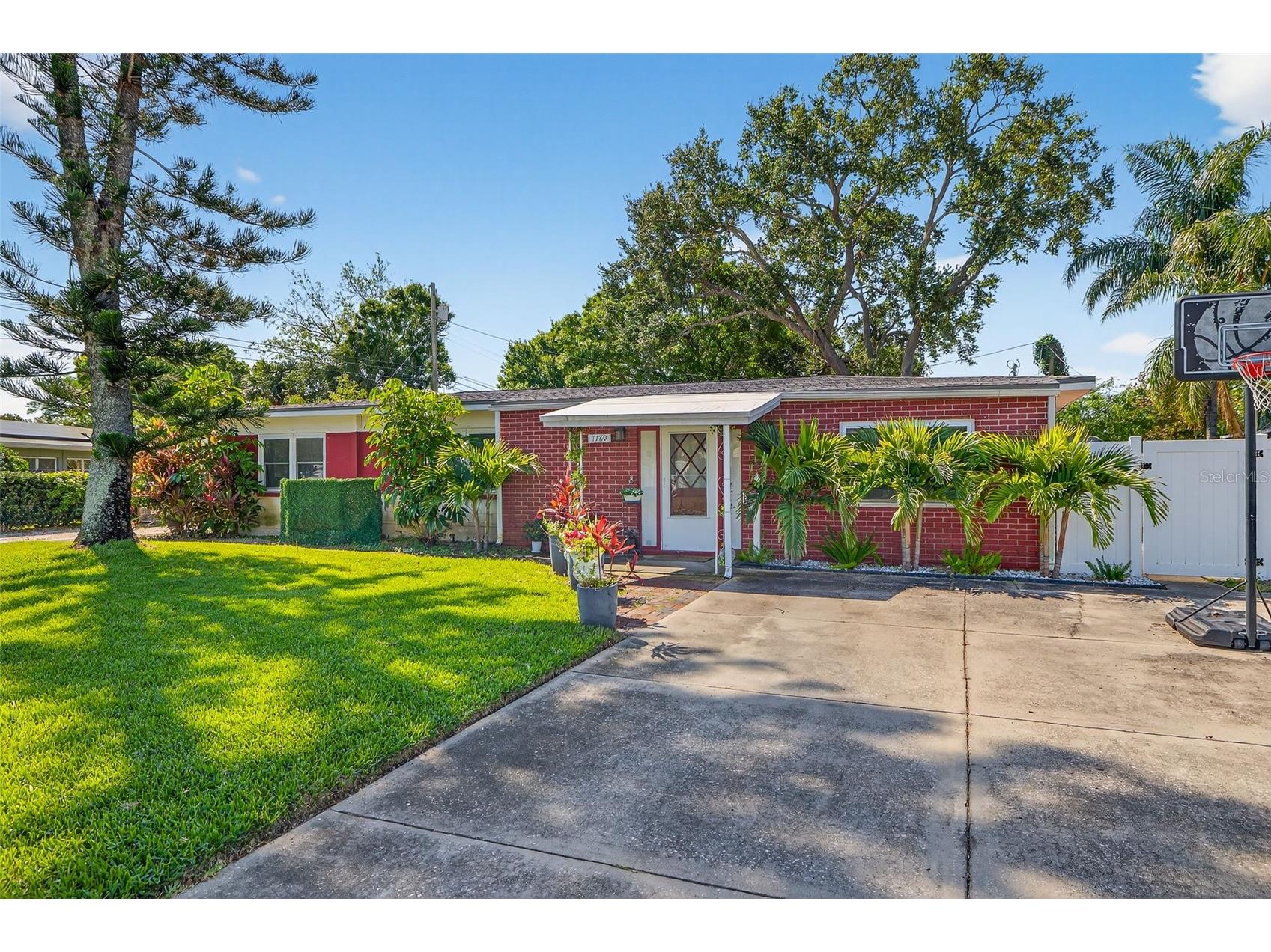 1760 75th Avenue N Saint Petersburg FL 33702 TB8493983 image1