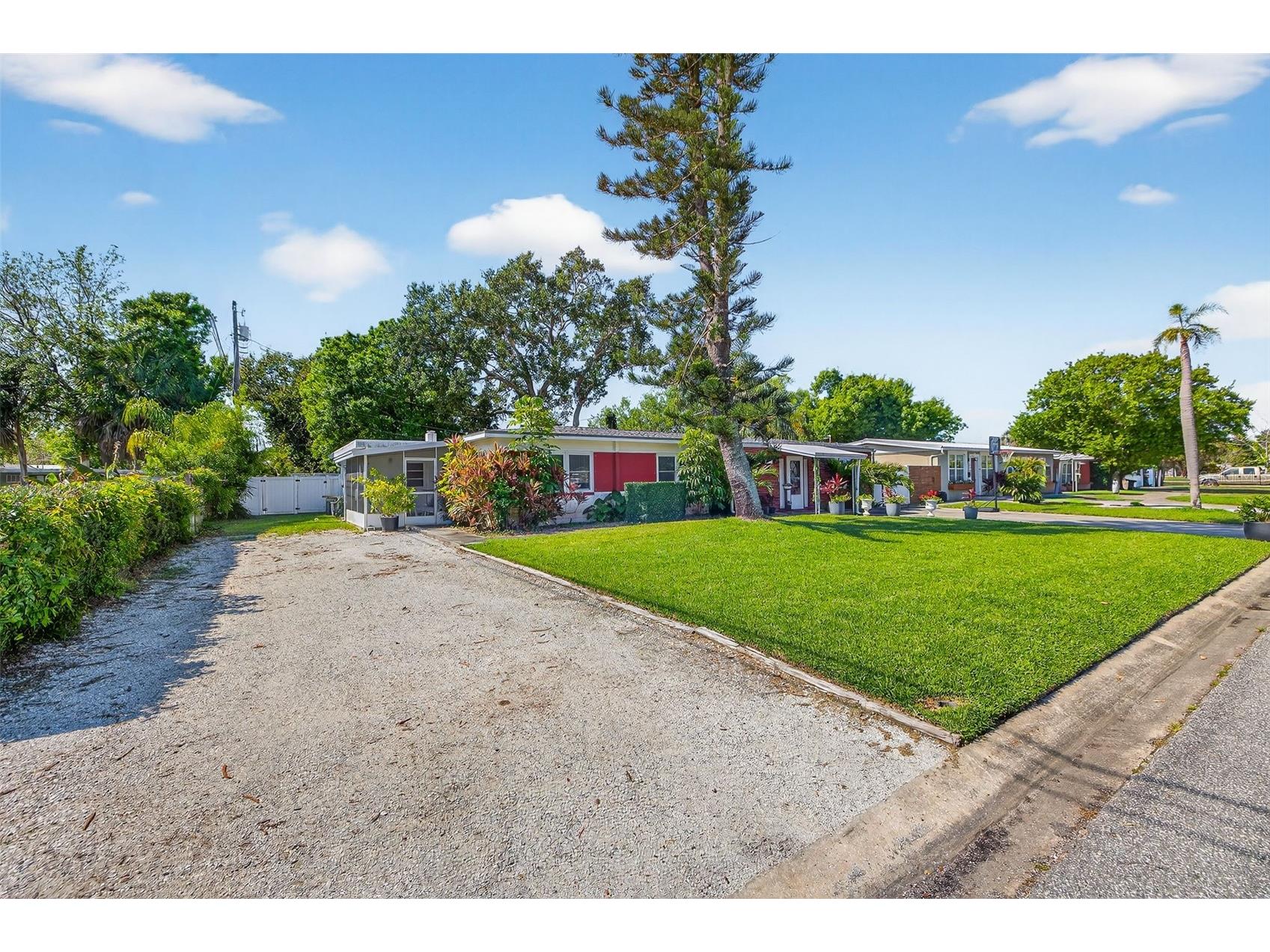 1760 75th Avenue N Saint Petersburg FL 33702 TB8493983 image2