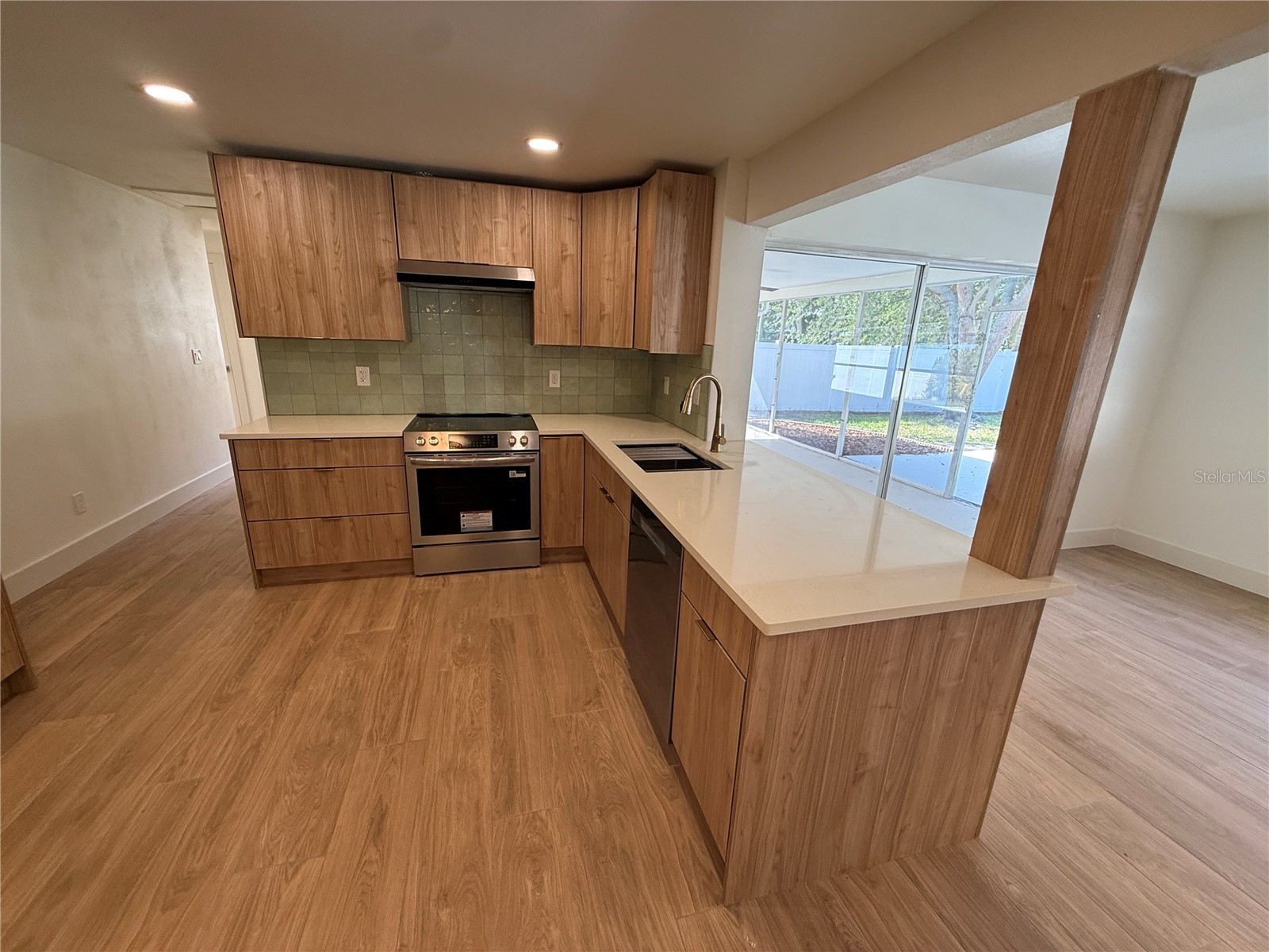 1760 Georgia Avenue NE Saint Petersburg FL 33703 TB8521569 image3