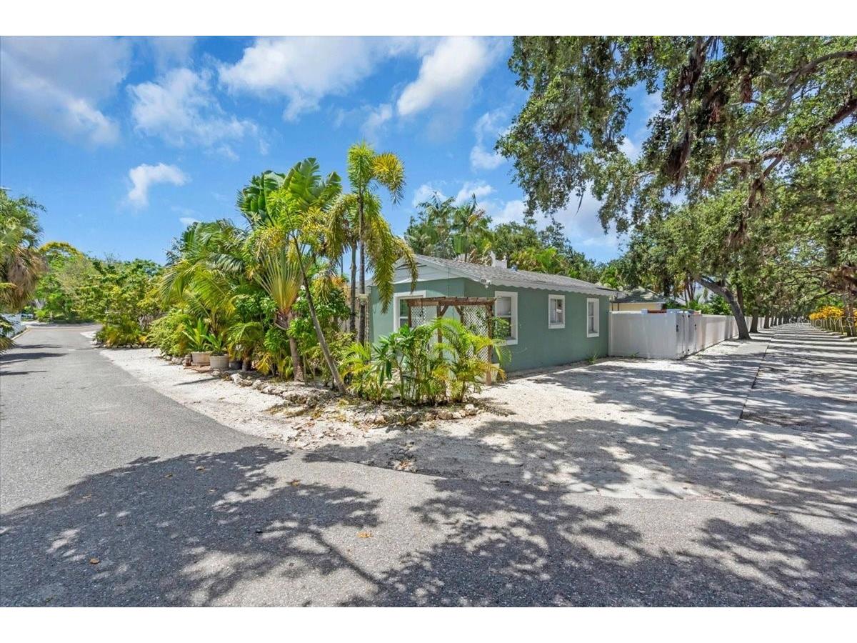 1760 Wisconsin Lane Sarasota FL 34239 A4688606 image1