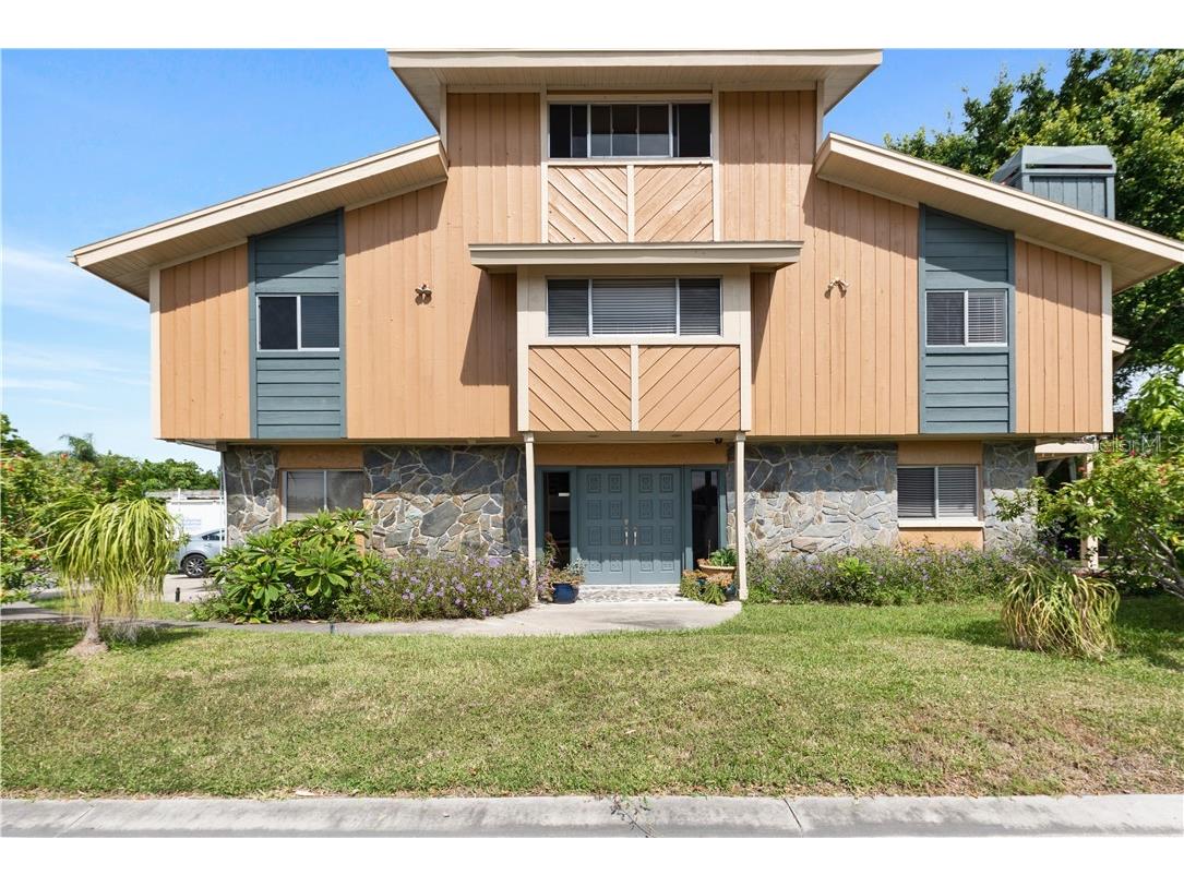 17601 1st Street E Redington Shores FL 33708 TB8514716 image1