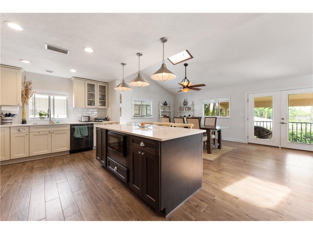 17601 1st Street E Redington Shores FL 33708 TB8514716 image10