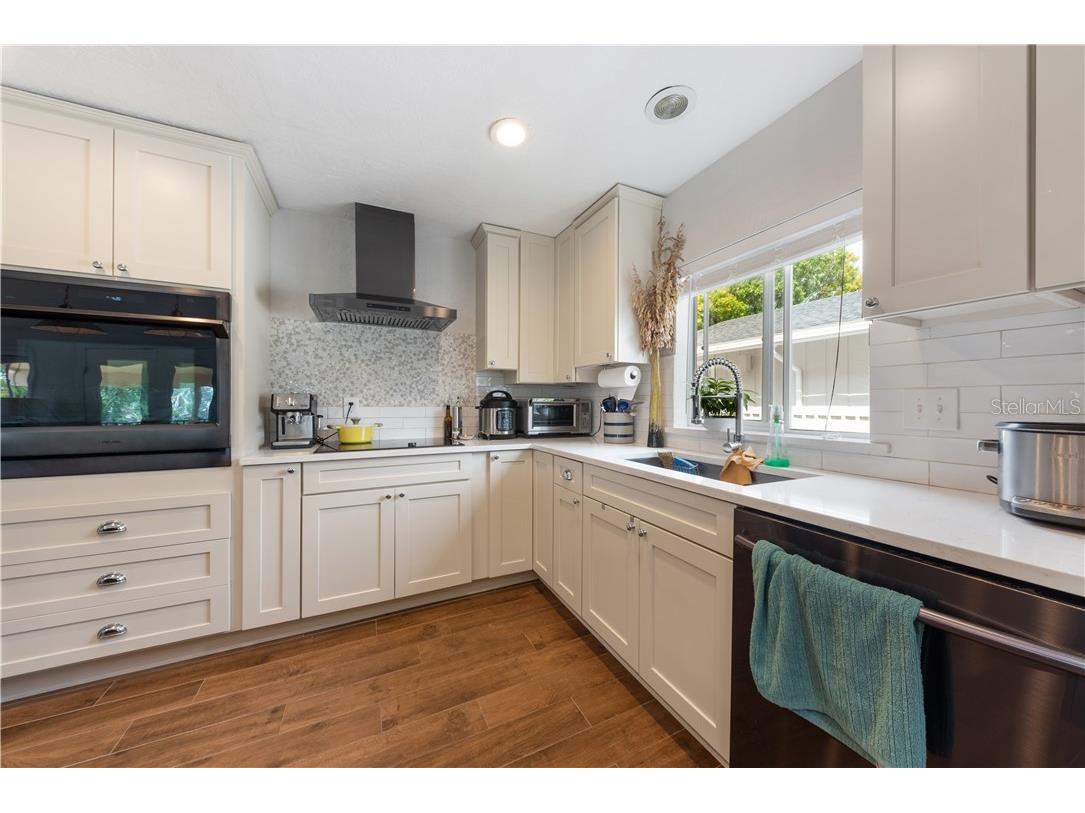17601 1st Street E Redington Shores FL 33708 TB8514716 image12