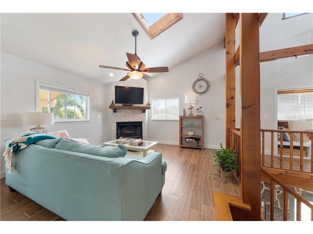 17601 1st Street E Redington Shores FL 33708 TB8514716 image5