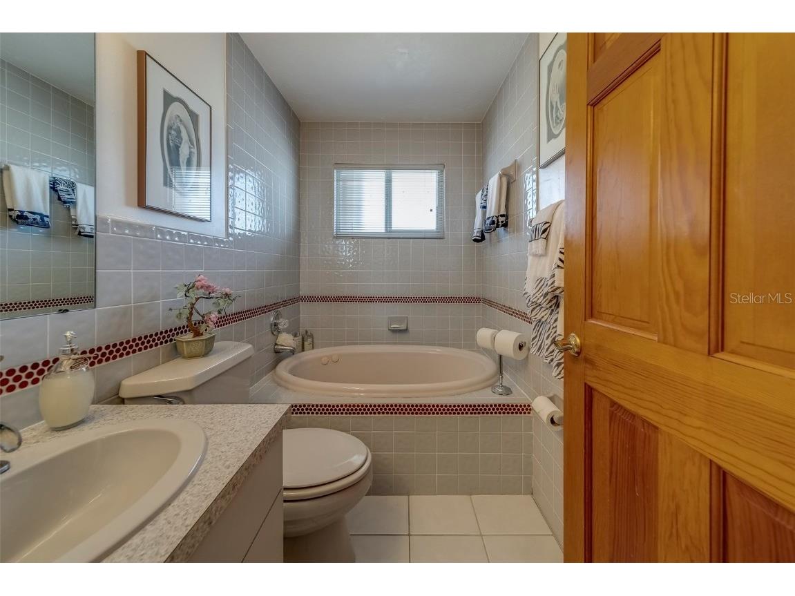 17606 Lee Avenue Redington Shores FL 33708 TB8385131 image60