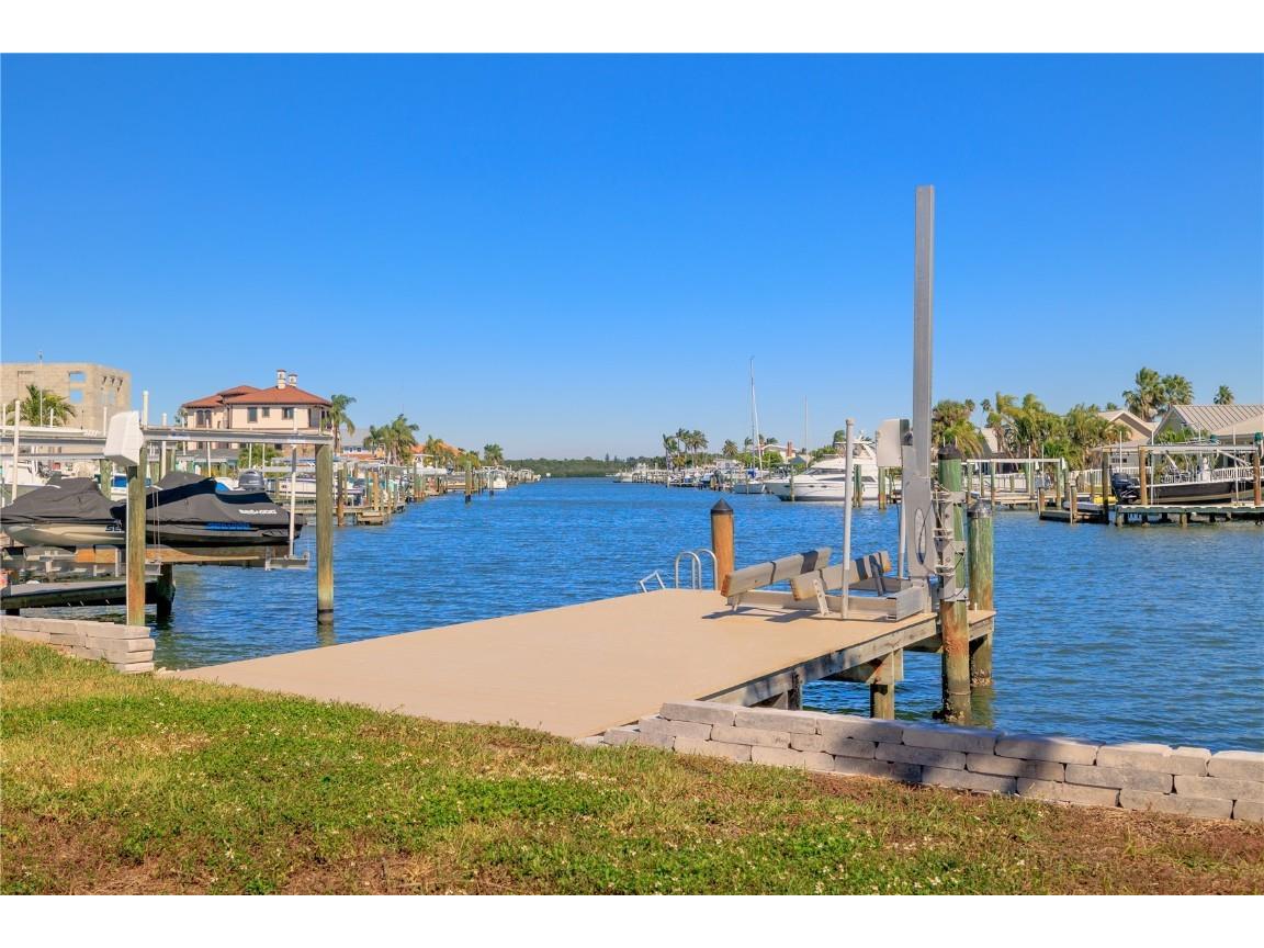 17611 1st Street E Redington Shores FL 33708 TB8445677 image7