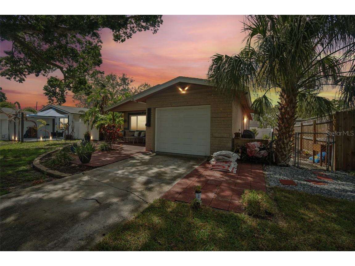 1762 New Hampshire Avenue NE Saint Petersburg FL 33703 U8244659 image1