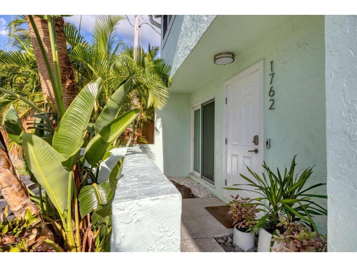 1762 Stickney Point Road #204 Sarasota FL 34231 A4669173 image1