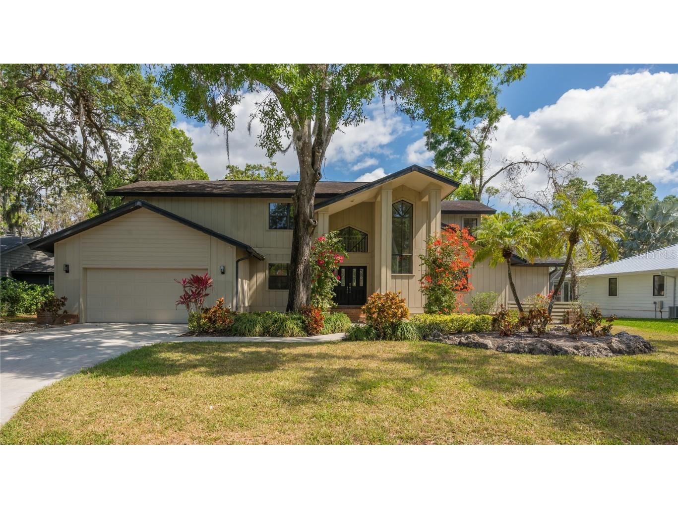 1764 Oak Lakes Drive Sarasota FL 34232 - THE BIG LAKE A4588750 image1