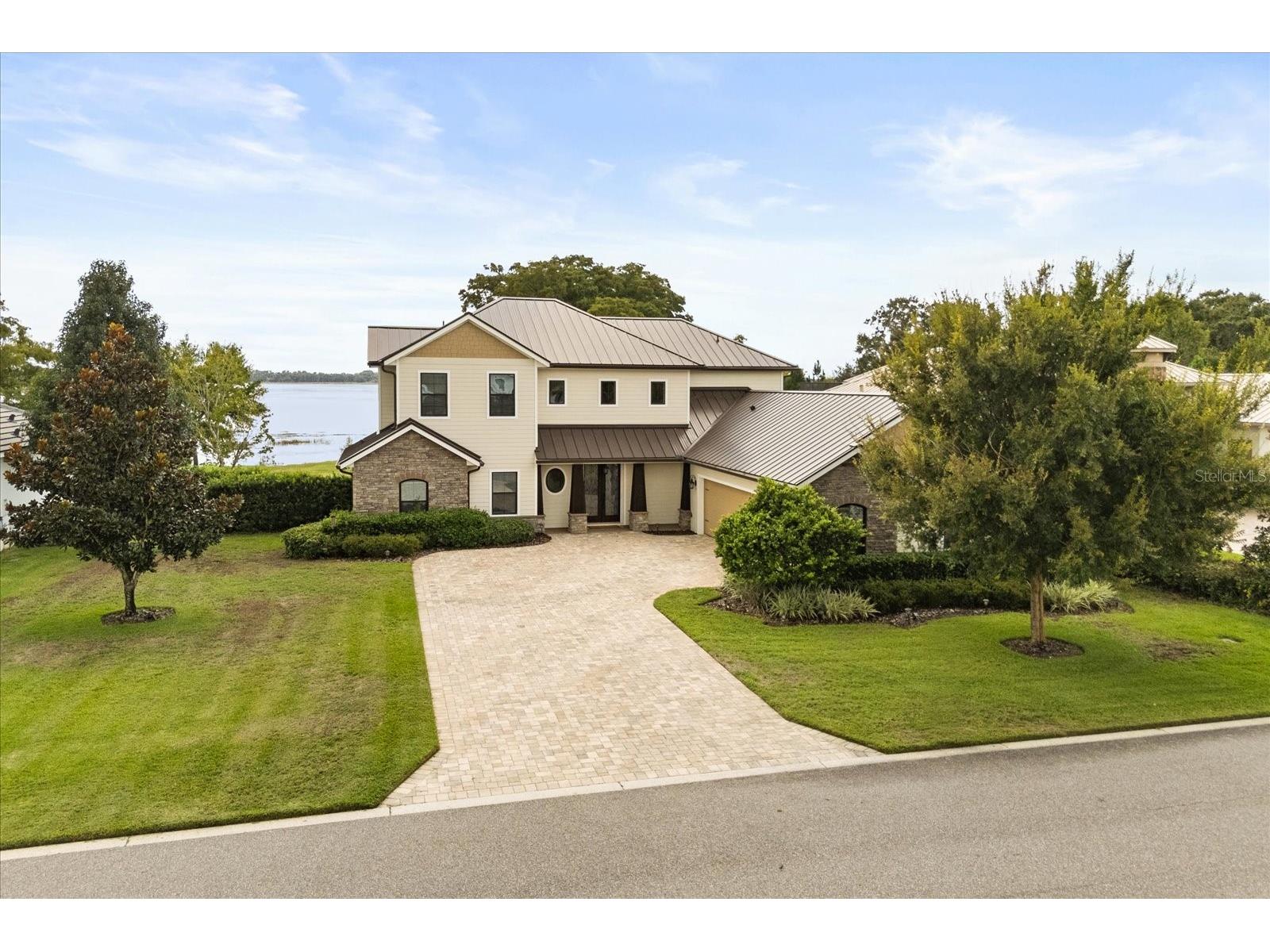 17648 Live Oak Dr Tavares FL 32778 - LAKE BEAUCLAIR G5093394 image1