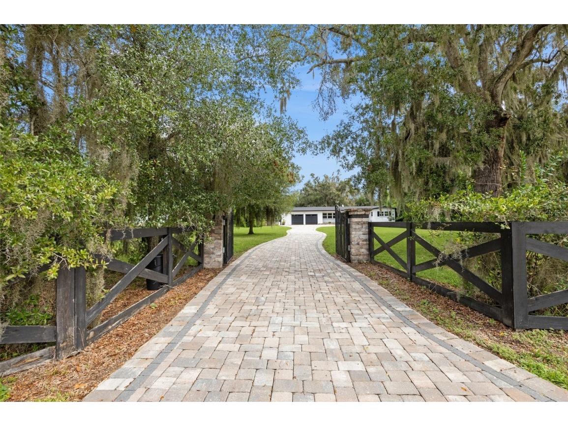 17661 Davenport Road Winter Garden FL 34787 - LAKE AVALON O6350509 image1