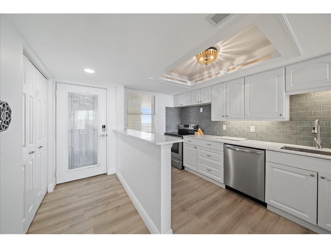 1770 Benjamin Franklin Dr #704 Sarasota FL 34236 A4667504 image5