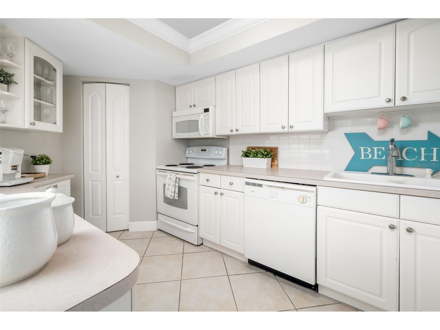 1770 Benjamin Franklin Drive #203 Sarasota FL 34236 A4676349 image4