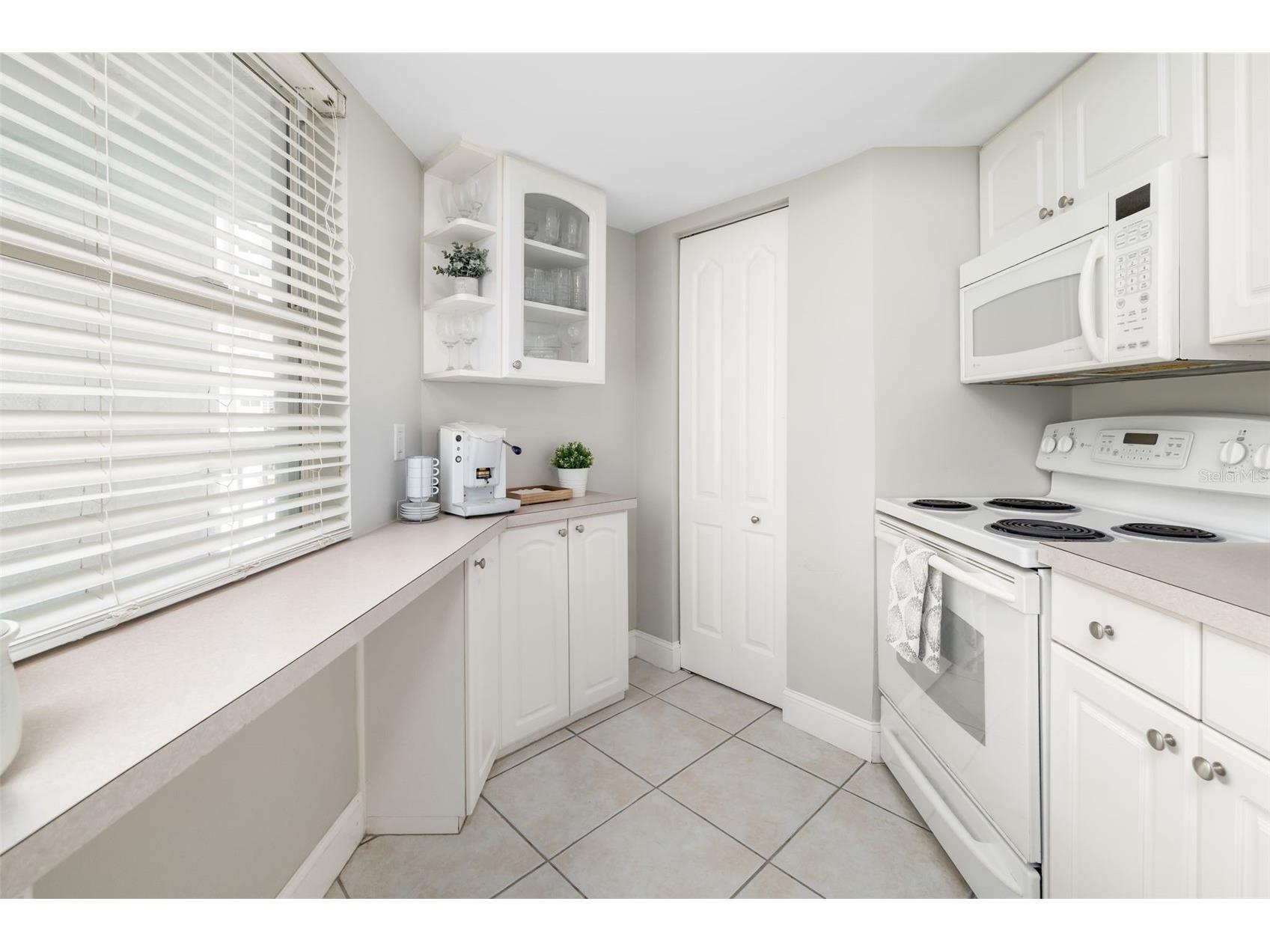 1770 Benjamin Franklin Drive #203 Sarasota FL 34236 A4676349 image5