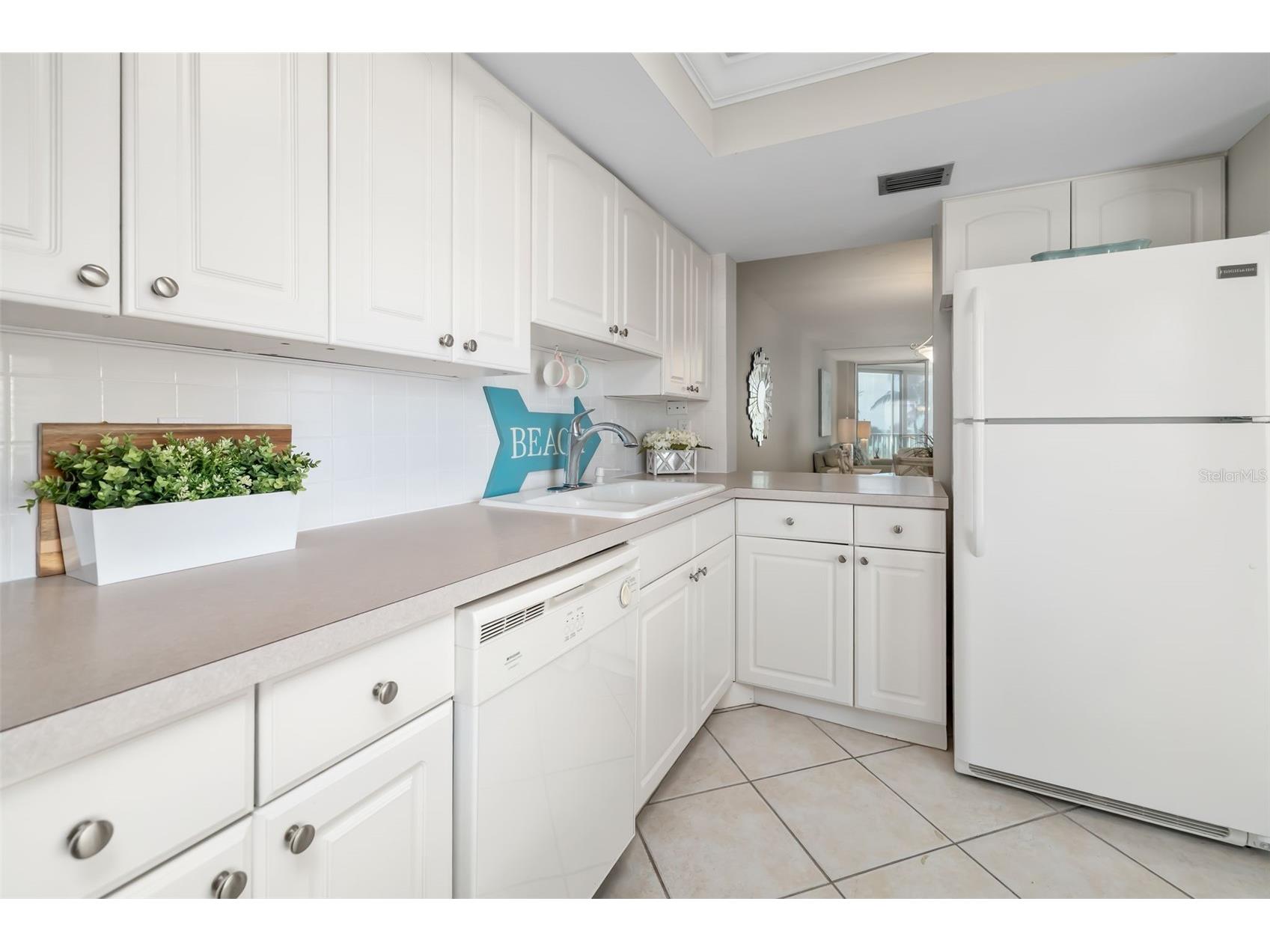 1770 Benjamin Franklin Drive #203 Sarasota FL 34236 A4676349 image6