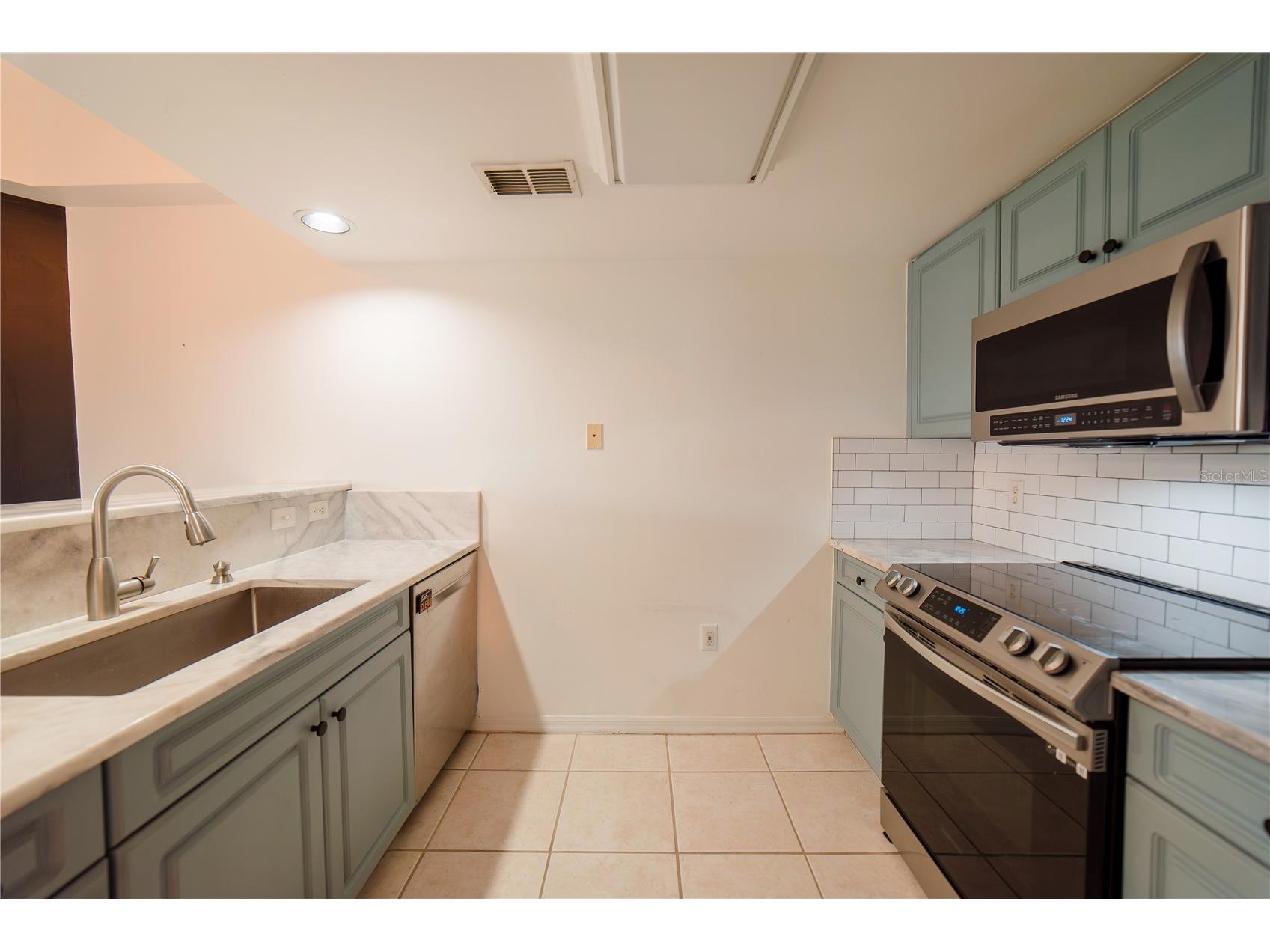 1771 Four Mile Cove Parkway #1031 Cape Coral FL 33990 D6145282 image8