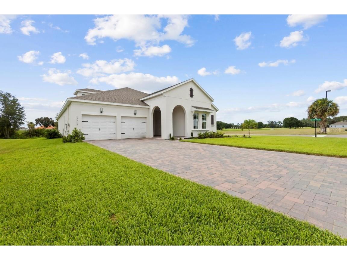 17717 Live Oak Dr Tavares FL 32778 G5072186 image1