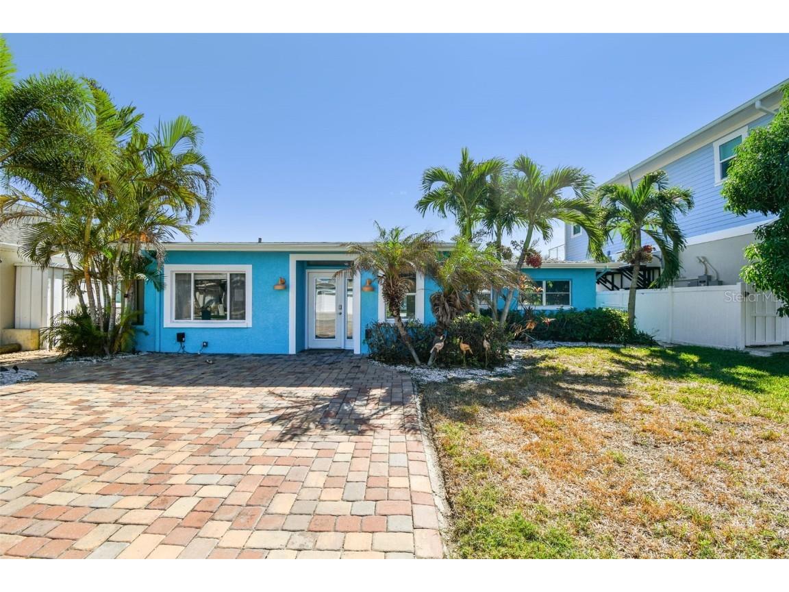 17727 Long Point Drive Redington Shores FL 33708 T3516577 image1