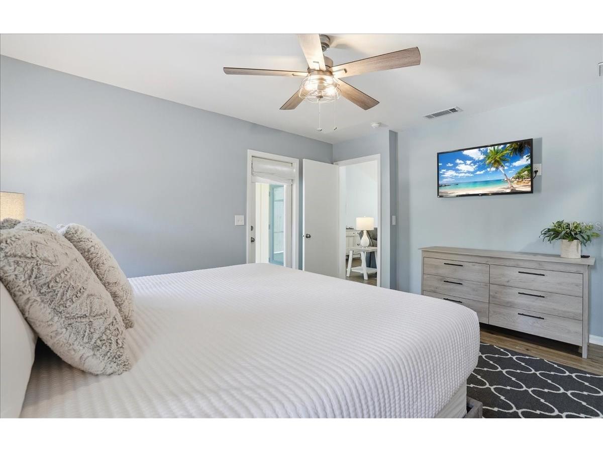 1773 Southwood Street Sarasota FL 34231 - PHILLIPPI CREEK A4677227 image16