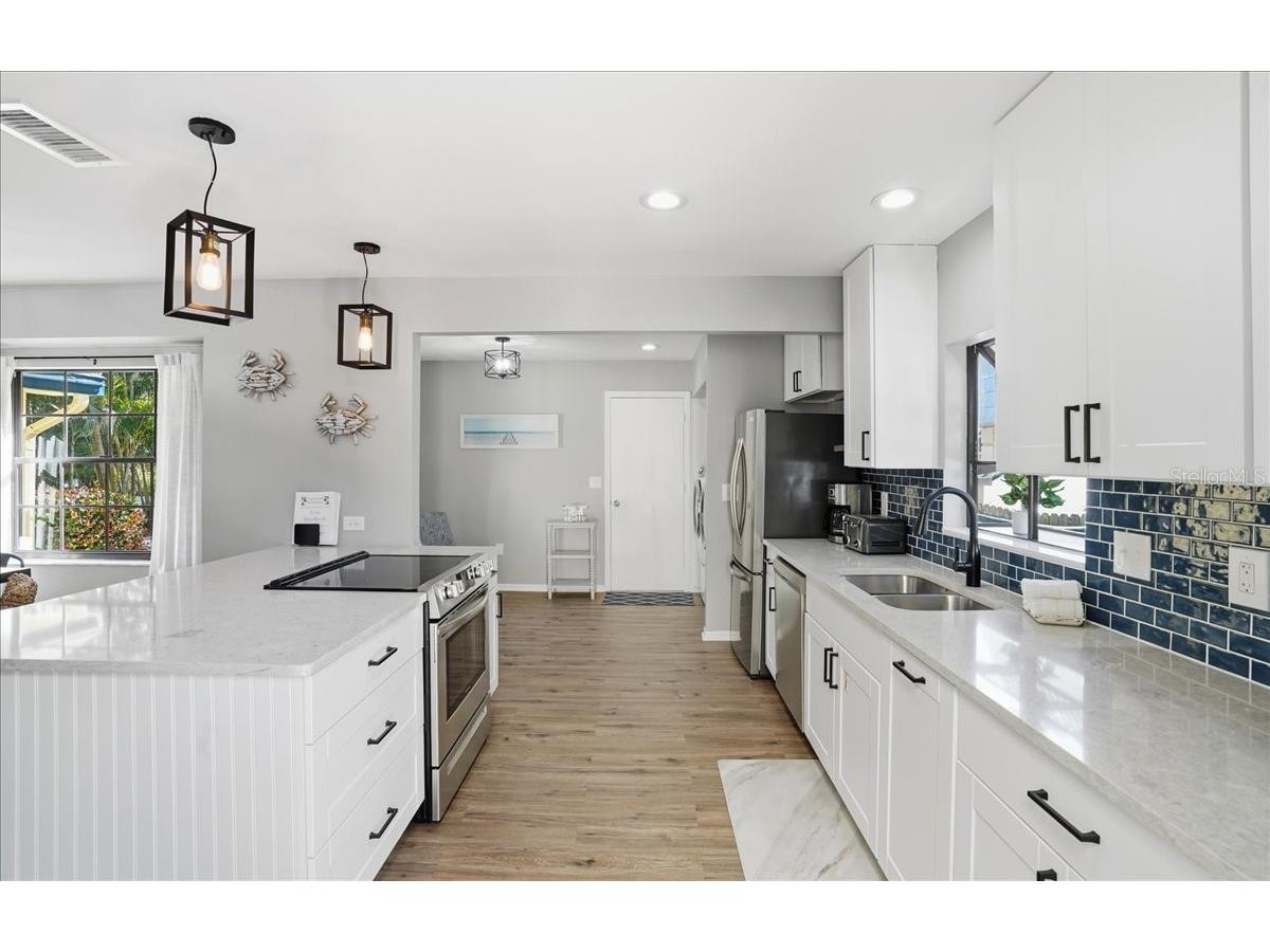 1773 Southwood Street Sarasota FL 34231 - PHILLIPPI CREEK A4677227 image8