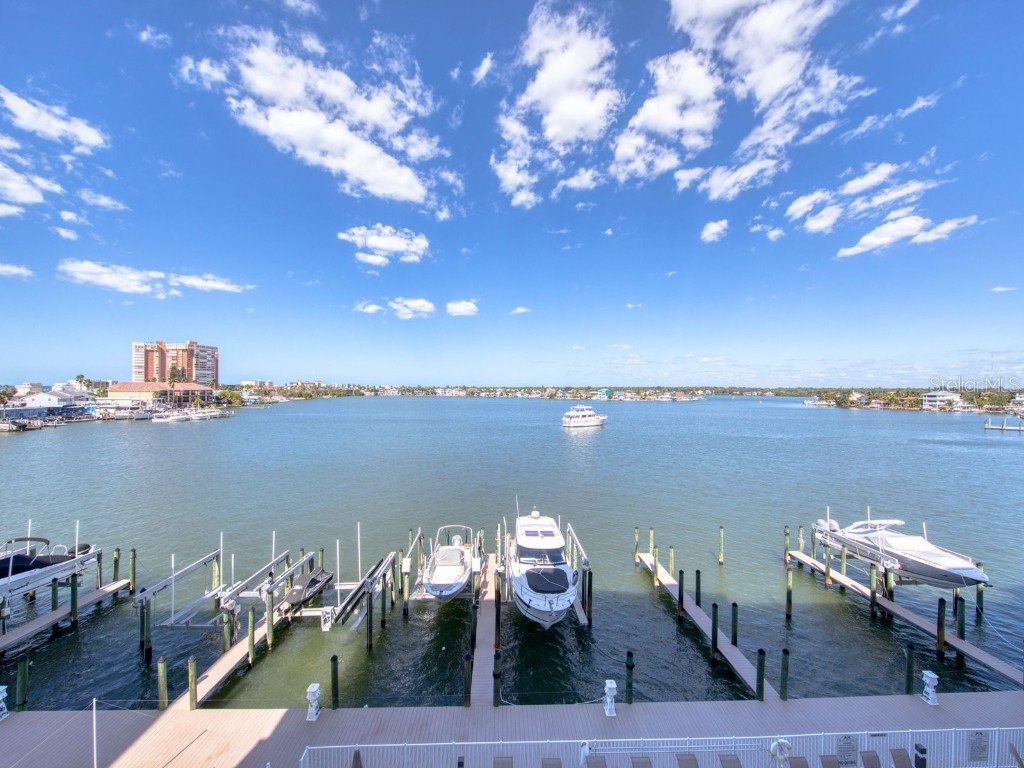 17735 Gulf Boulevard #402 Redington Shores FL 33708 - BOCA CIEGA BAY U8219422 image1