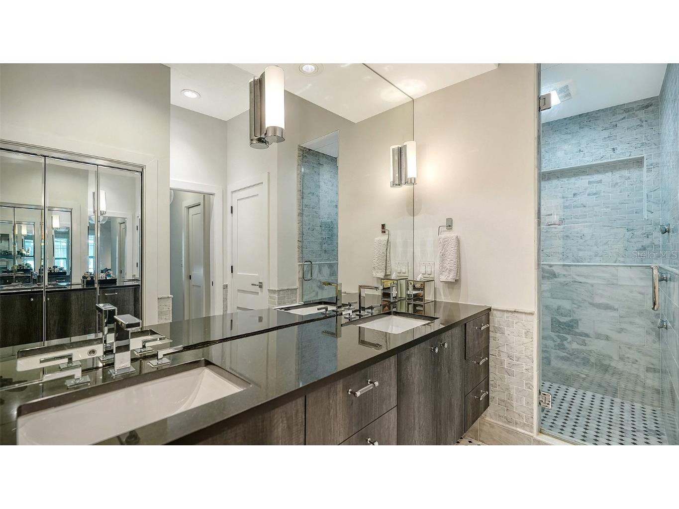 1774 Cherokee Drive Sarasota FL 34239 A4669184 image19