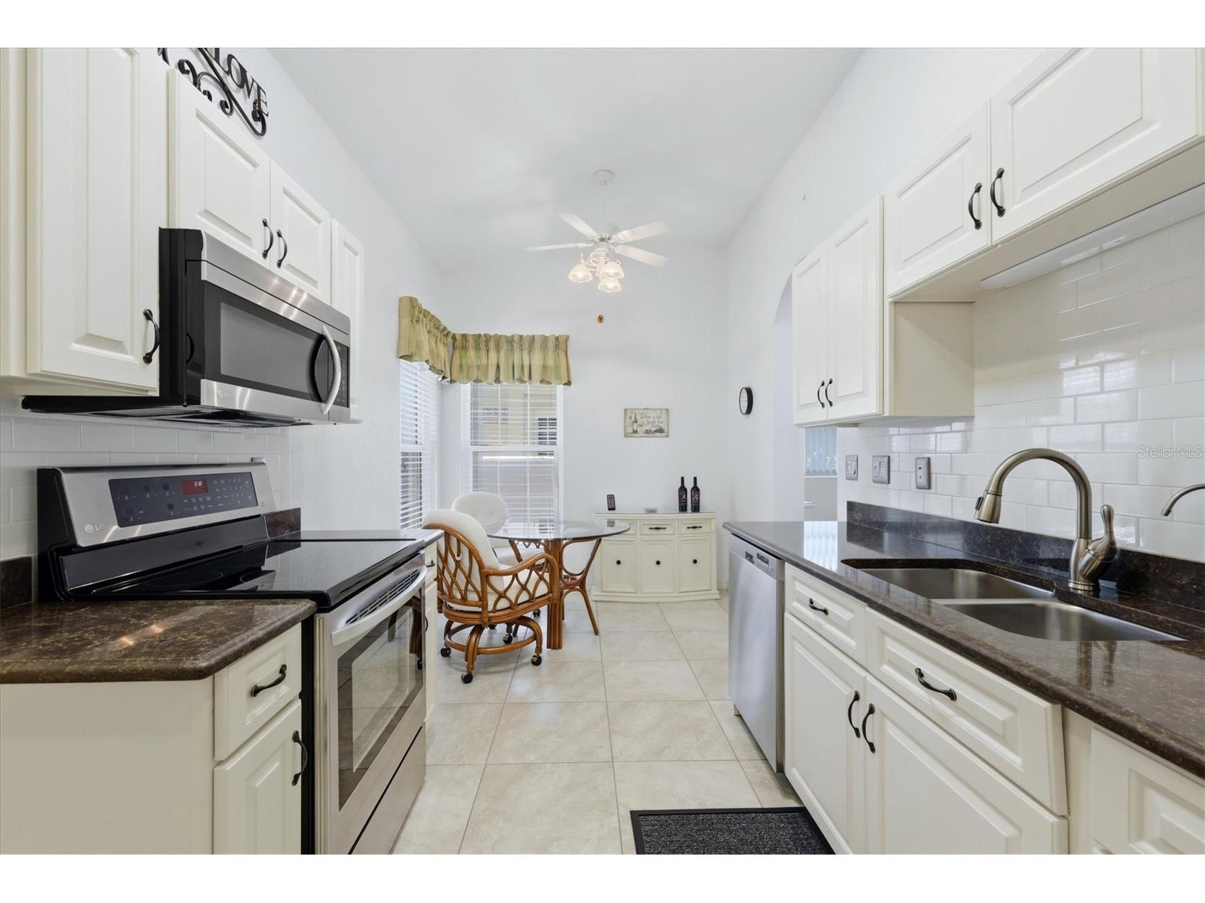 1777 Fountain View Circle Venice FL 34292 A4693689 image16