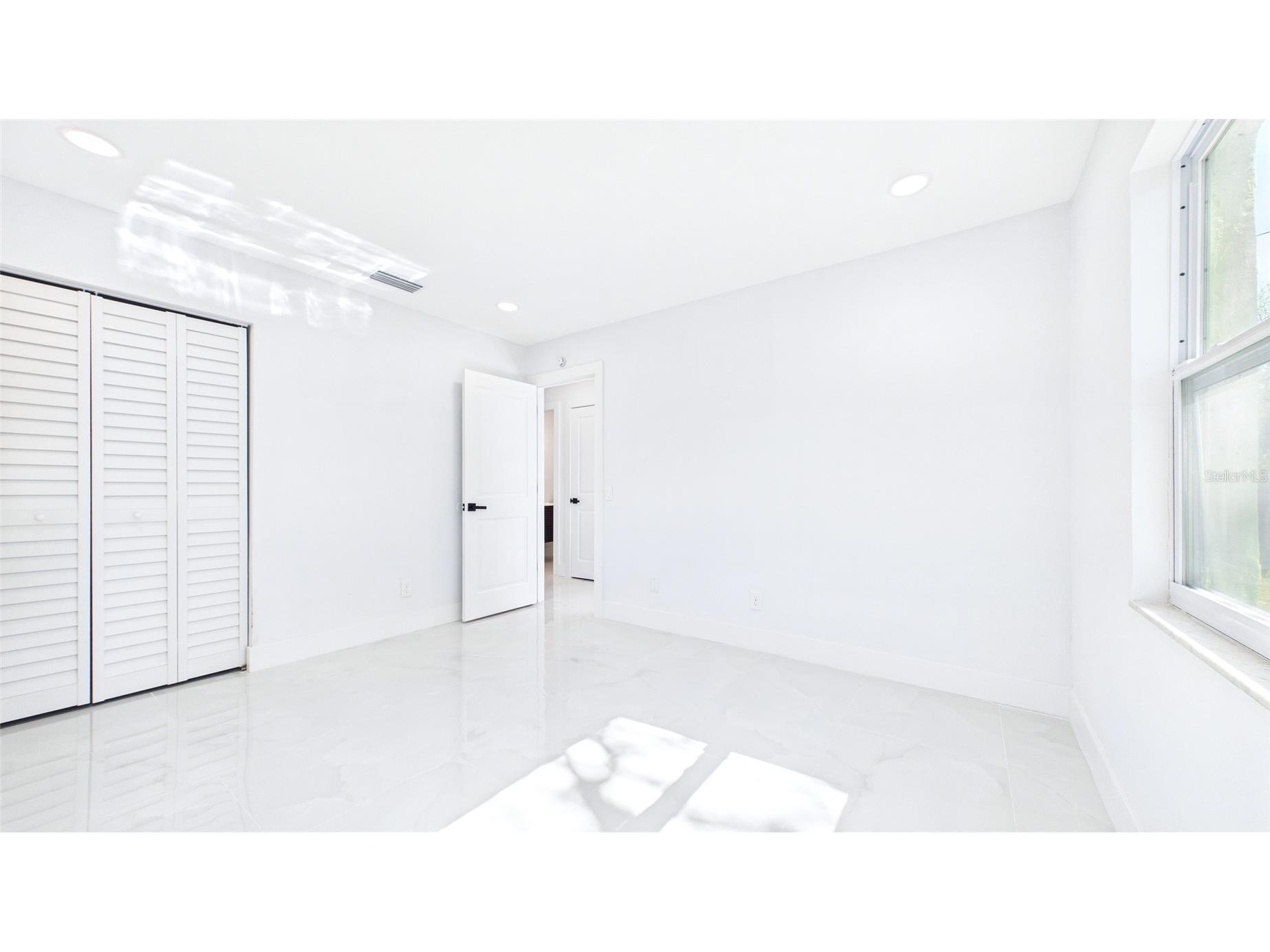 1778 New Hampshire Avenue NE Saint Petersburg FL 33703 TB8486606 image25