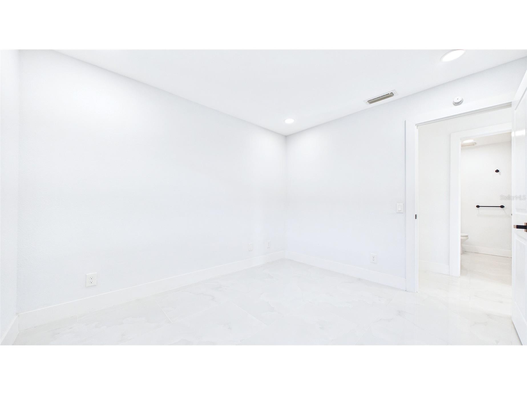 1778 New Hampshire Avenue NE Saint Petersburg FL 33703 TB8486606 image40