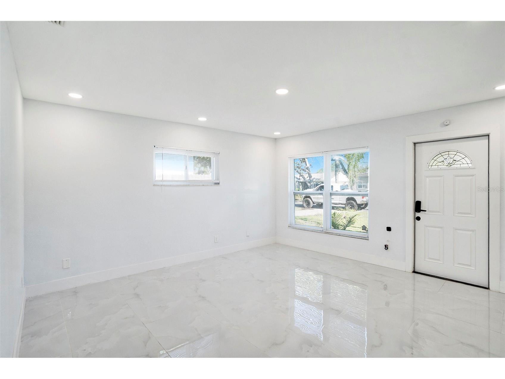 1778 New Hampshire Avenue NE Saint Petersburg FL 33703 TB8529429 image6