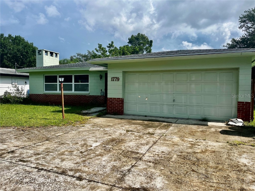 1779 Delaware Avenue NE Saint Petersburg FL 33703 A4660376 image1